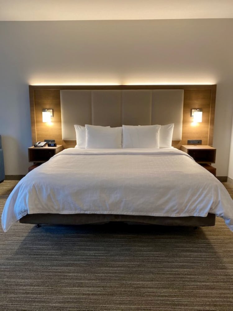 Suite, King Bed, Extra Floor Space