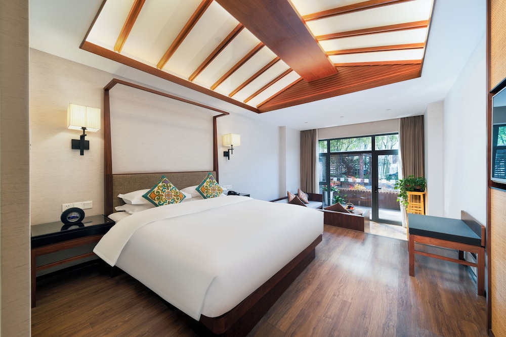 Urban, Four Seasons, King Bed