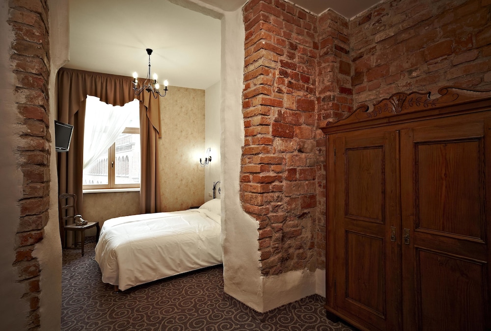 Justus Hotel 35/60