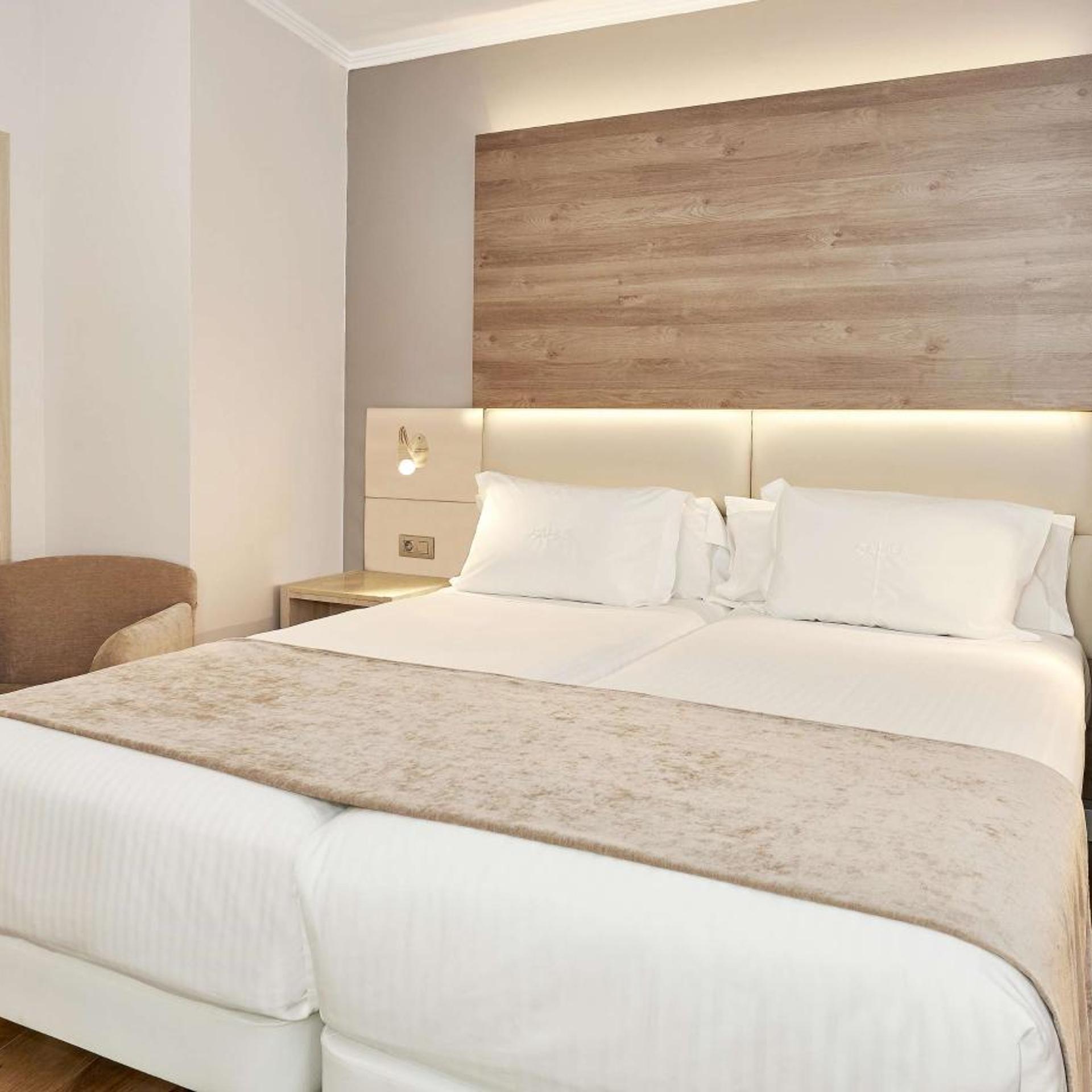 Room, Double or Twin Bed, Nh Cordoba Califa 6/10