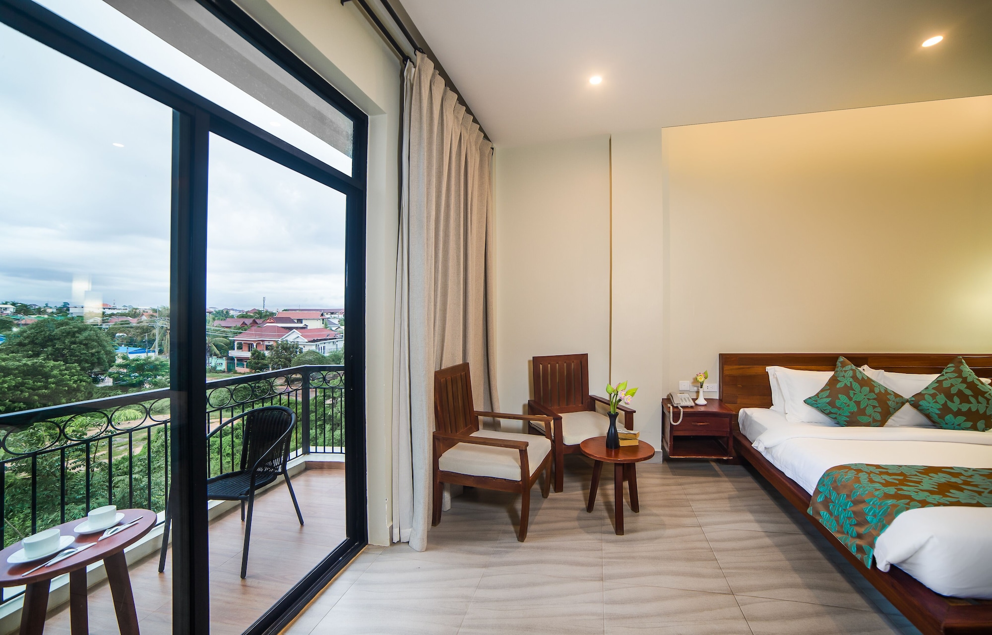 غرفة بريميير ديلوكس بسرير كينج، Bayon Modern Residence 3/6