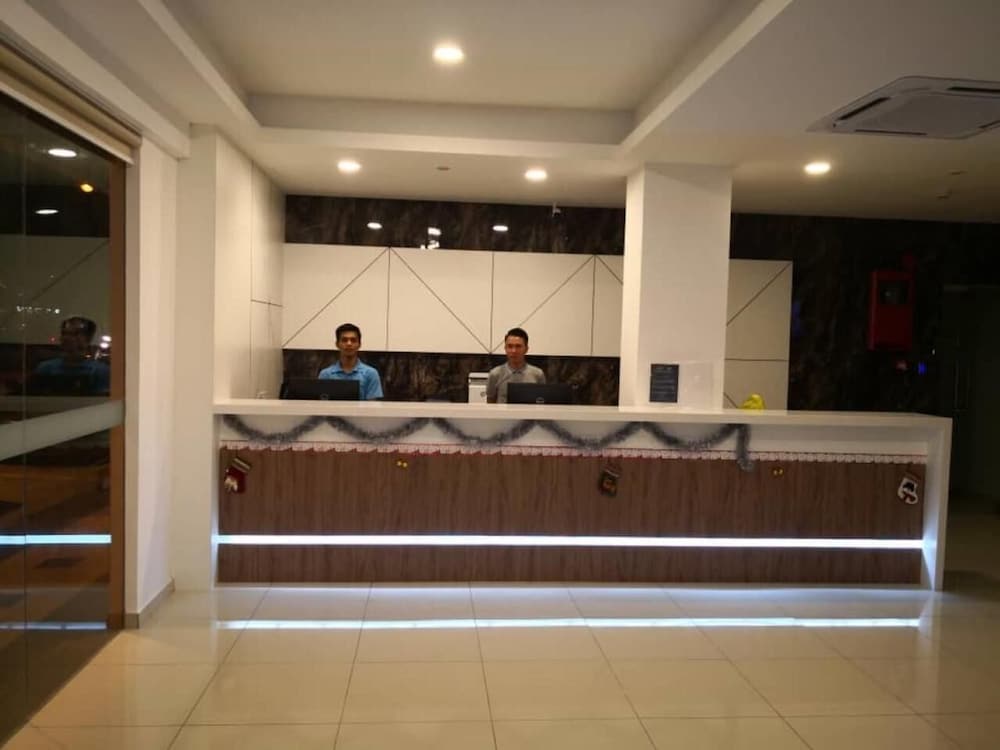 Walk In Hotel 4/24