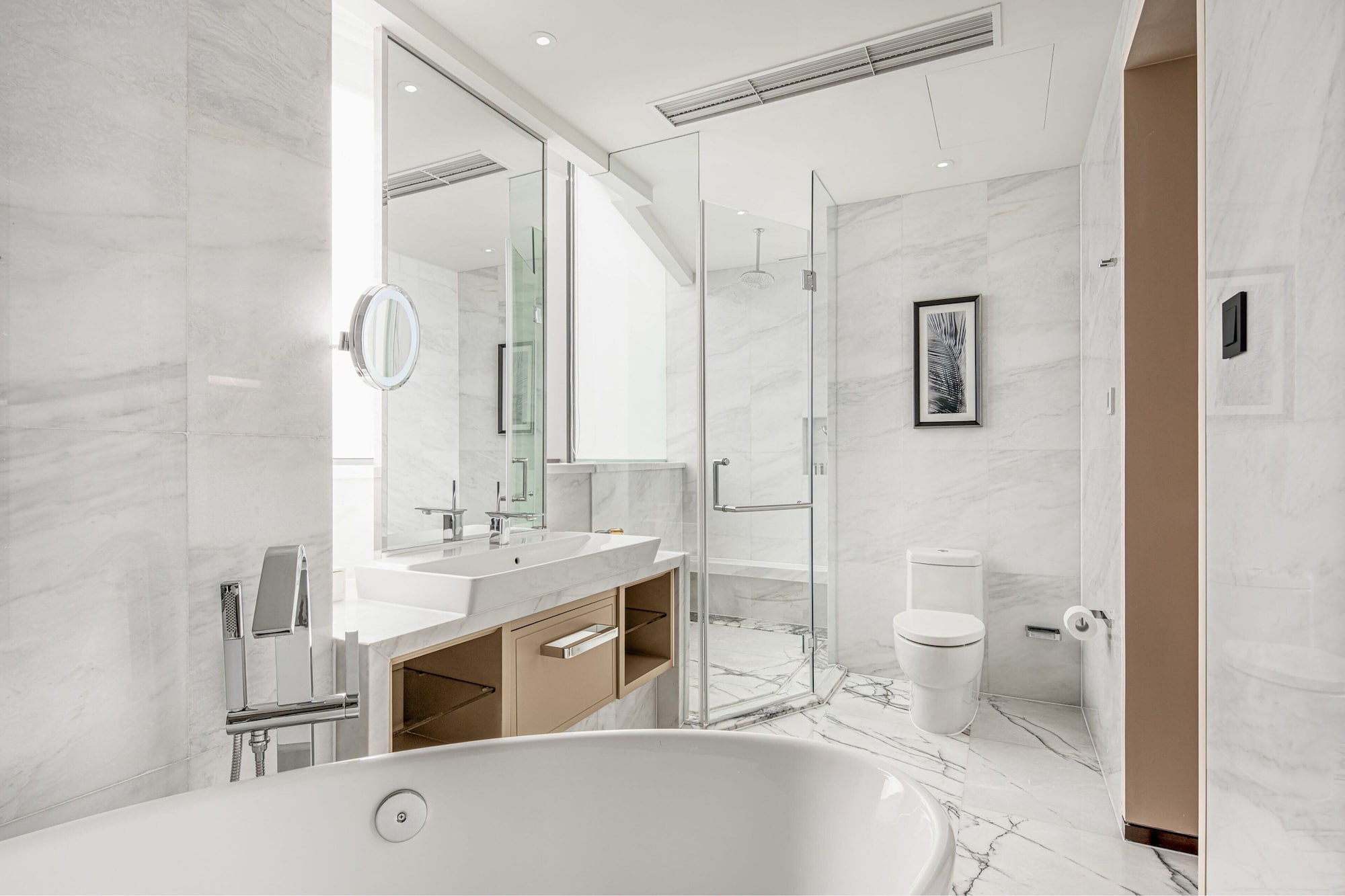 جناح كلوب بسرير كينج بغرفة نوم واحدة، Renaissance Shanghai Caohejing Hotel 2/2