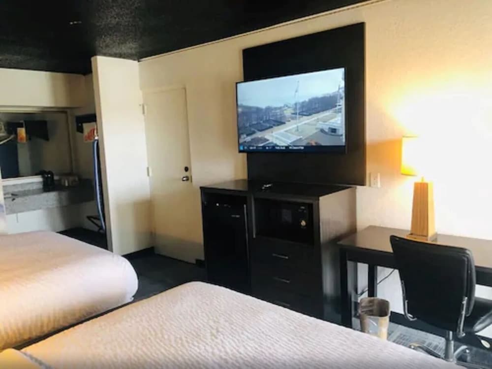 Eglin Extended Stay Hotel, a Howard Johnson by Wyndham 18/27