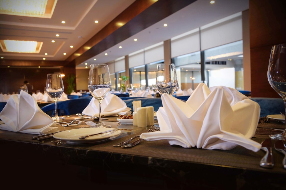 فندق ورويك الخبر(Warwick Al Khobar Hotel) 68/75