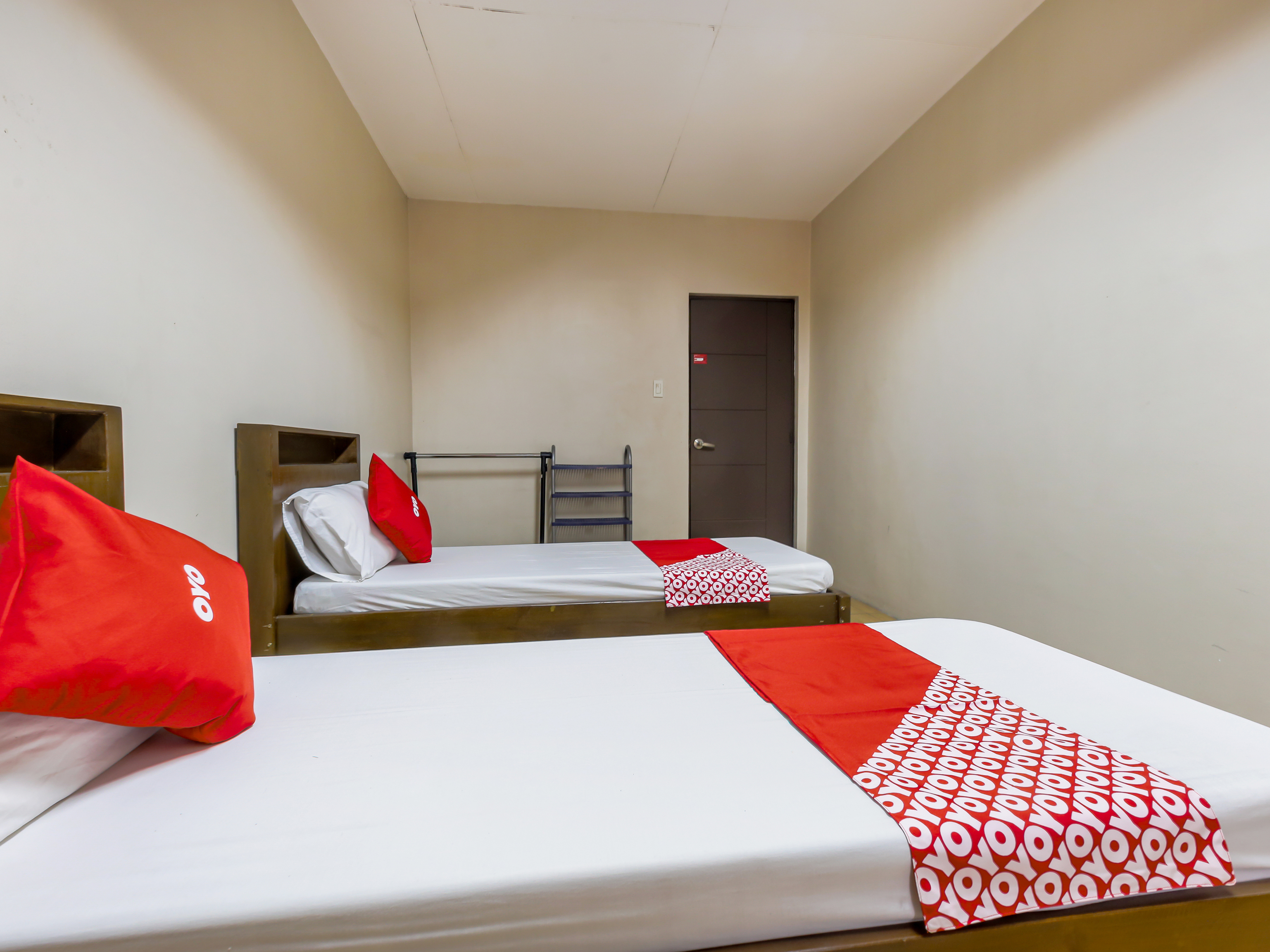 Metro Deluxe Residences 10/50
