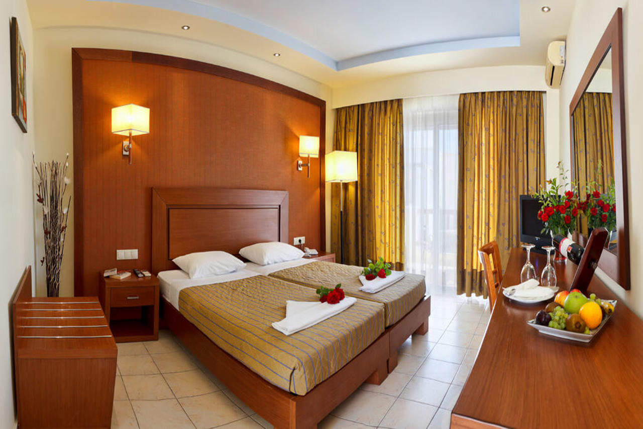 Gaia Royal Hotel 24/86