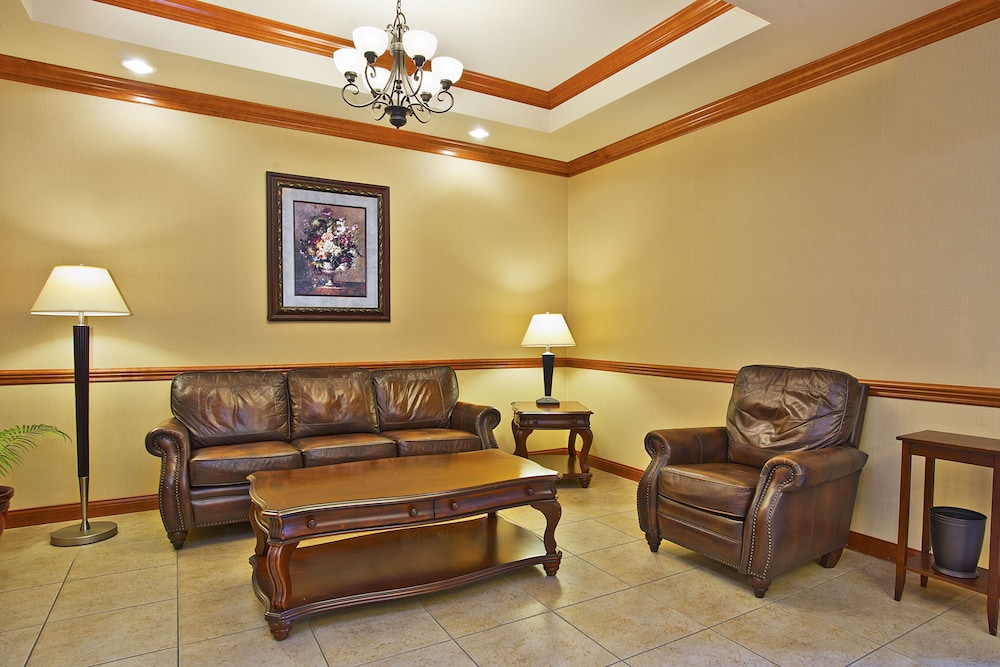Holiday Inn Express Hotel Suites Goshen 46/75