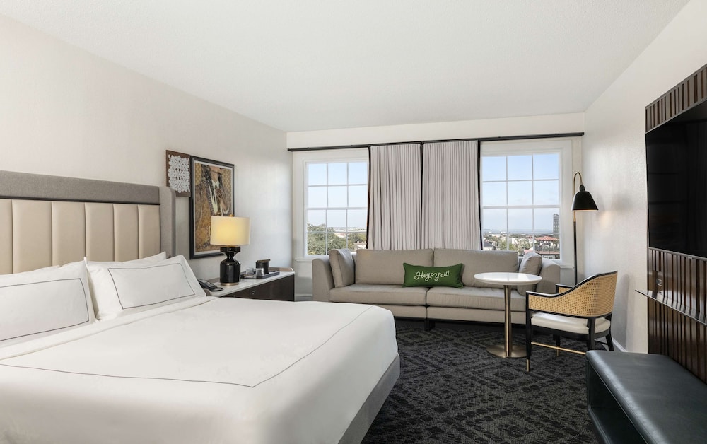 DELUXE, KING BED, CITY VIEW, ACCESSIBLE