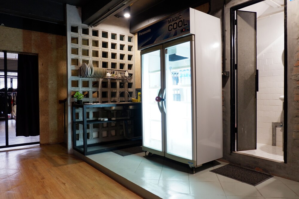 Hugger Hostel 48/58