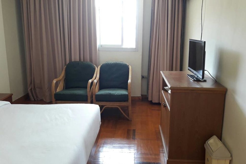 Paradorn Inn 16/19