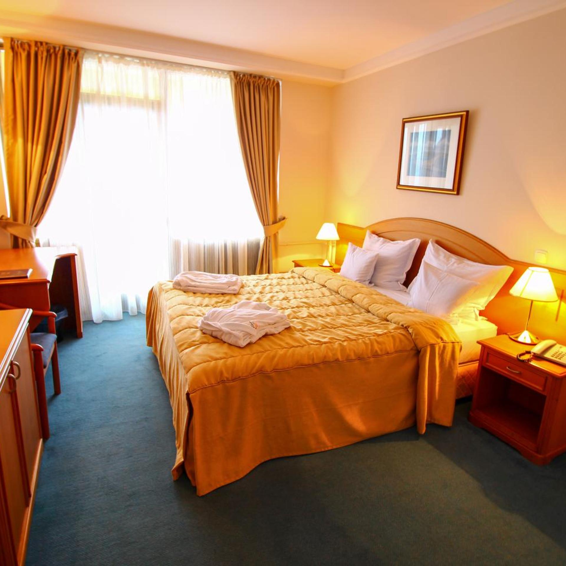 Suite, Lake View
