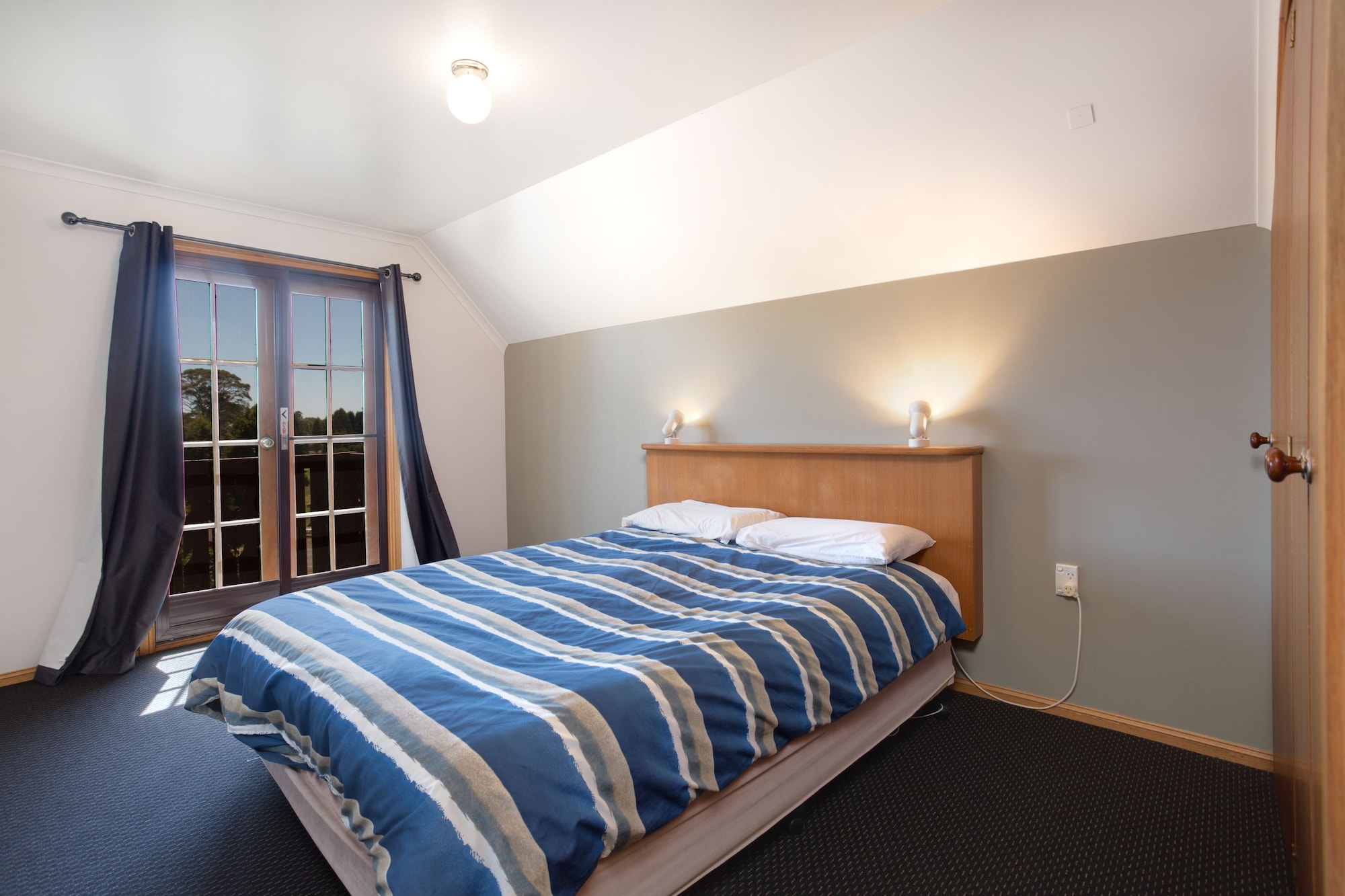 2 Bedrooms, Alpine, Chalet, 4 Bunk Beds, Trundle Bed, Queen Bed