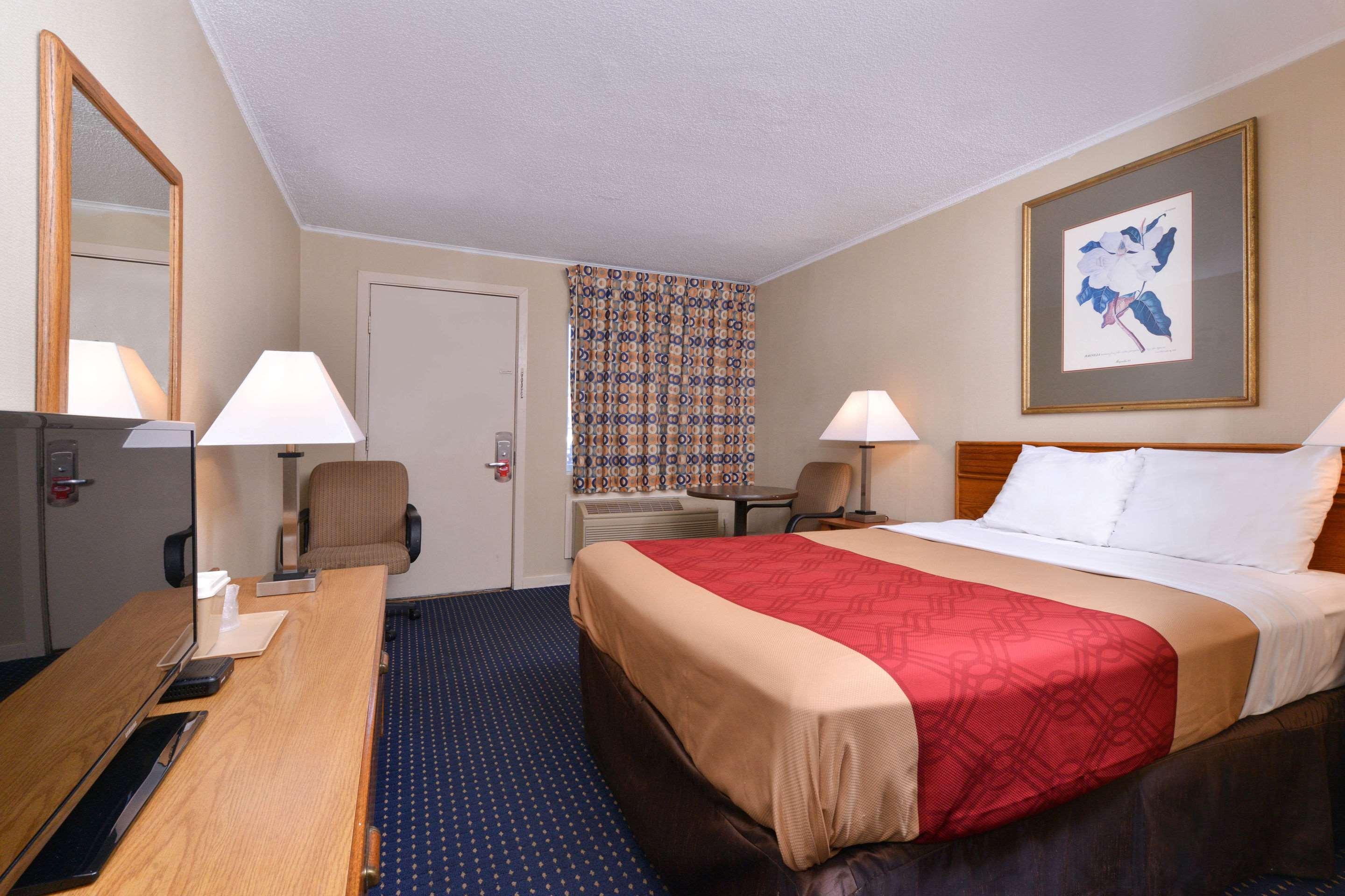 Economy Inn East Hartford CT 14/60