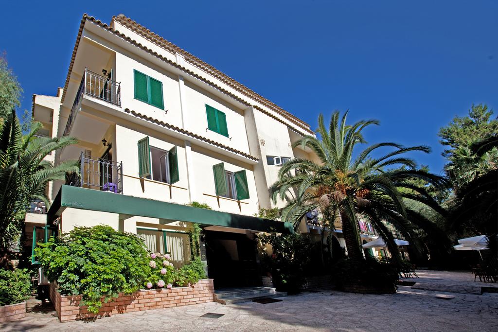 Galaxias and Eyan Hotel 13/14