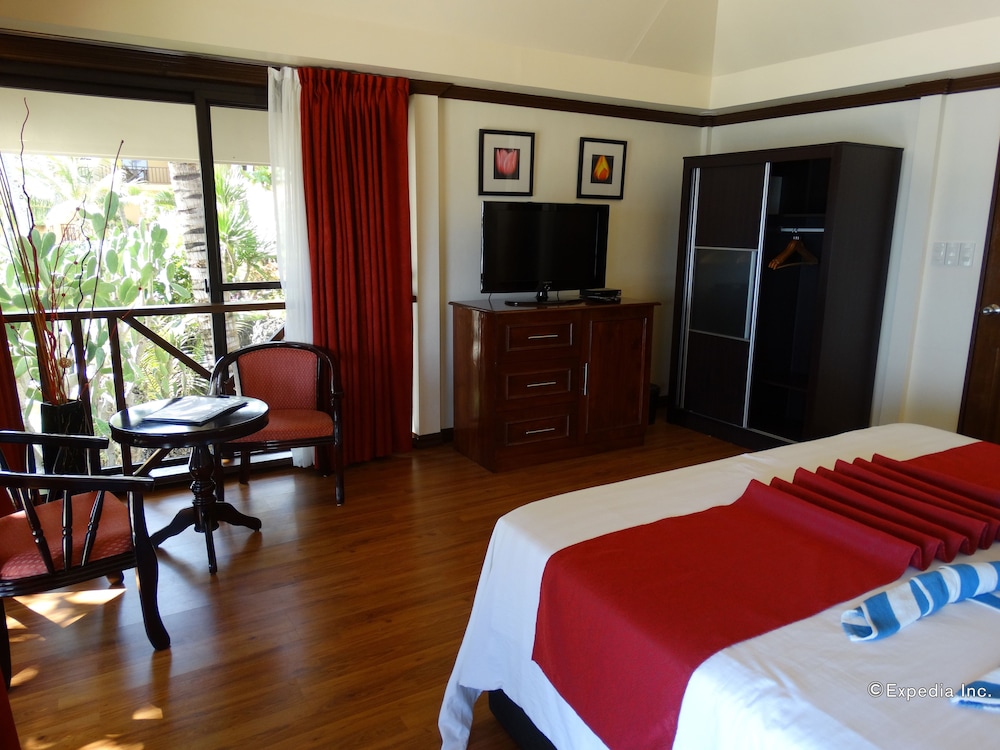 Anda White Beach Resort 36/64