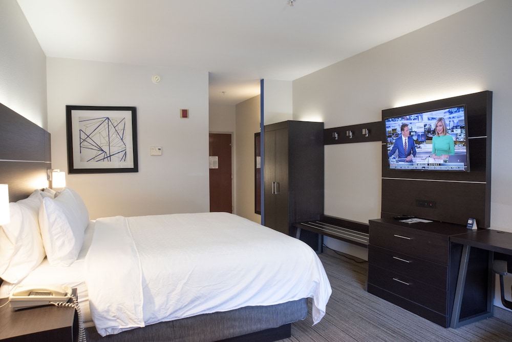 Holiday Inn Express Hotel and Suites Chester-Monroe-Goshen 21/72