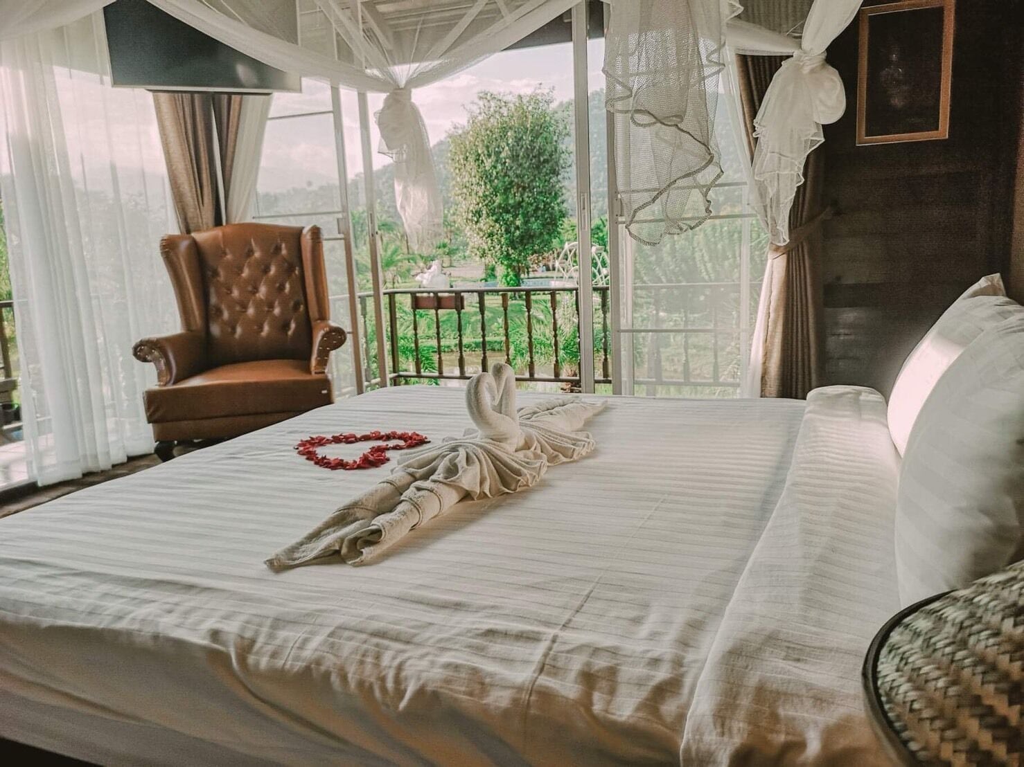 Pool, Villa, Twin Beds, 2 King Beds, Mountain View