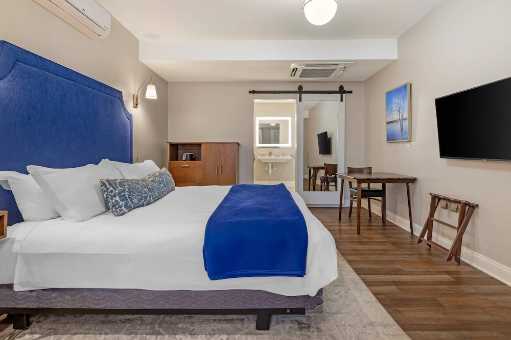 The Colonial Inn an Ascend Collection Hotel 13/50