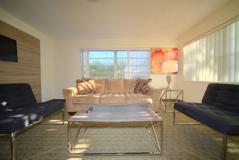 Club Lux Resort By the Beach 47/67