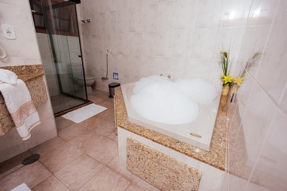 جناح حصري، Chateau Palace Hotel 7/7