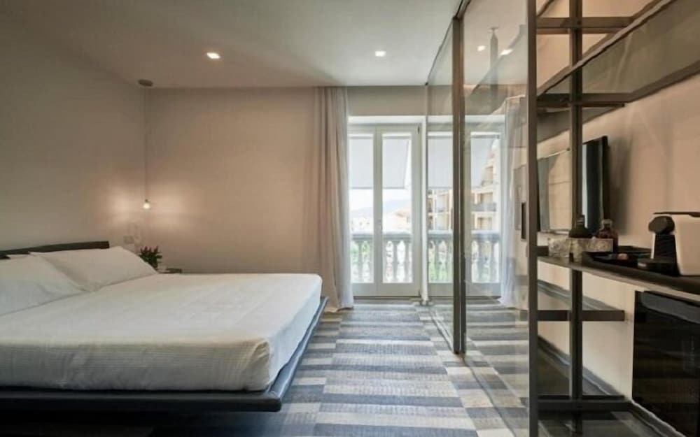 DELUXE, BALCONY