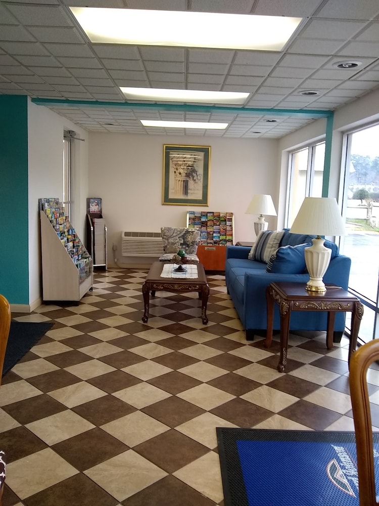 Howard Johnson by Wyndham Virginia Beach 18/23