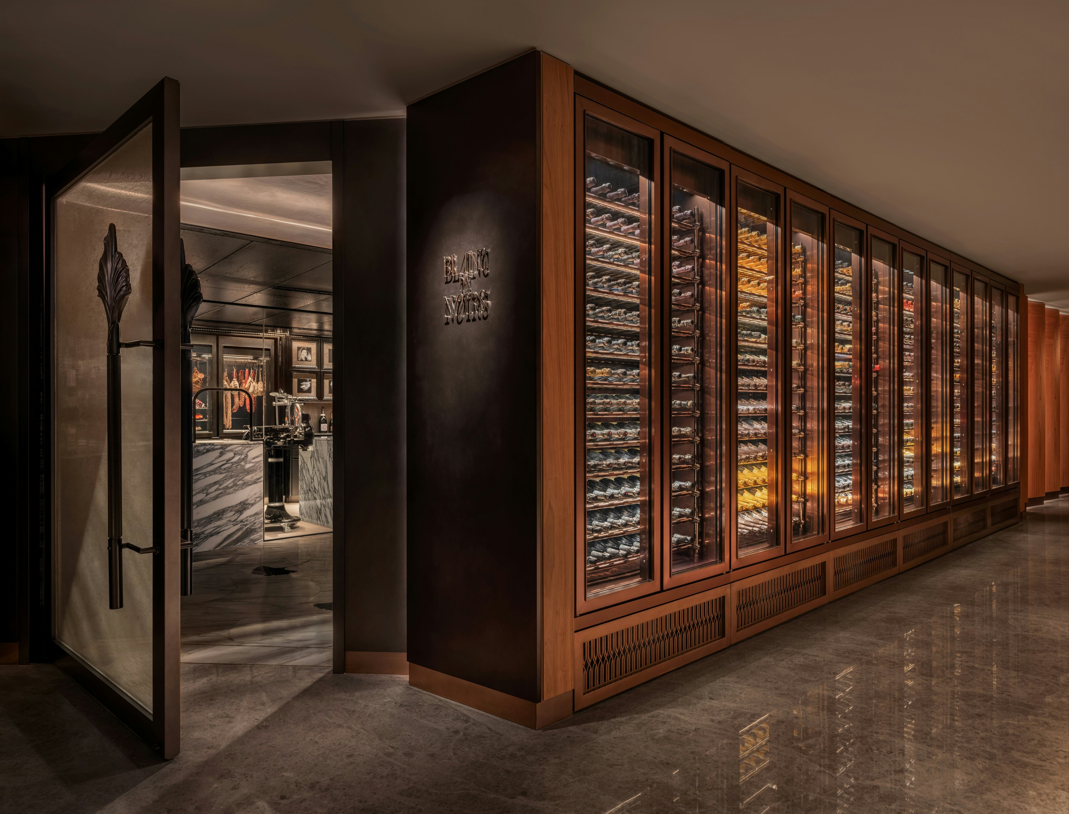 Mandarin Oriental The Landmark, Hong Kong 23/75