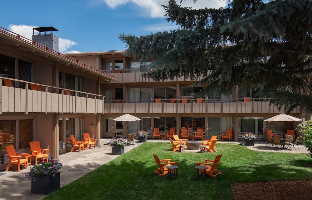 Tamarack Lodge 1/54