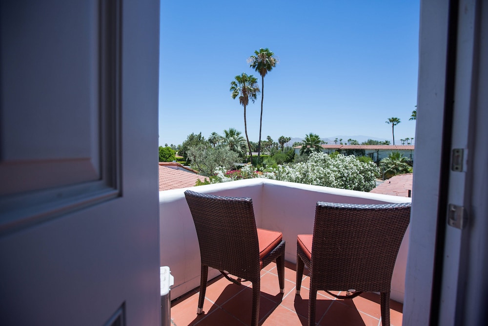 TRIADA PALM SPRINGS AUTOGRAPH COLLECTION 33/35