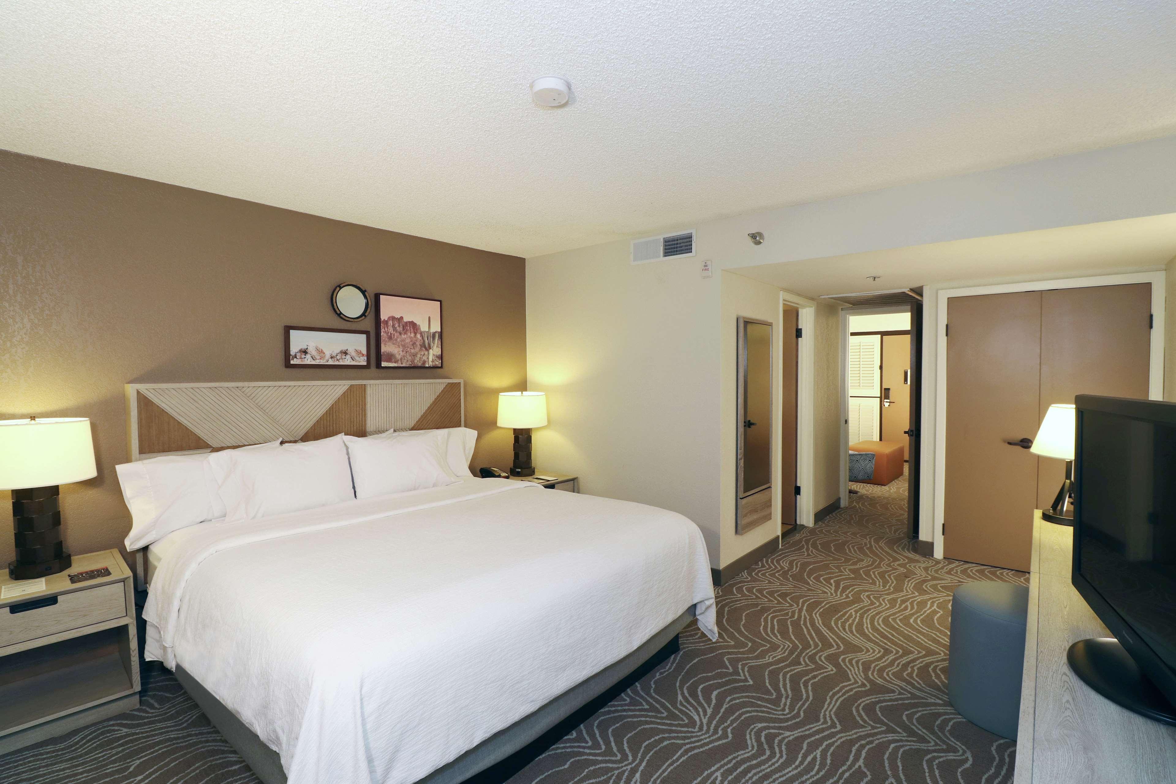 2 ROOMS, SUITE, KING BED