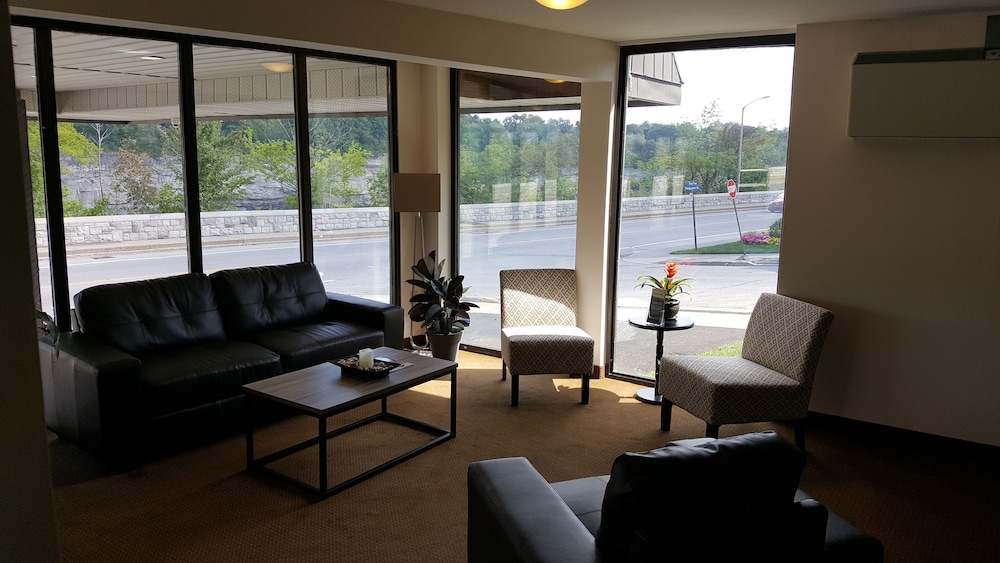 River Rapids Inn 38/57