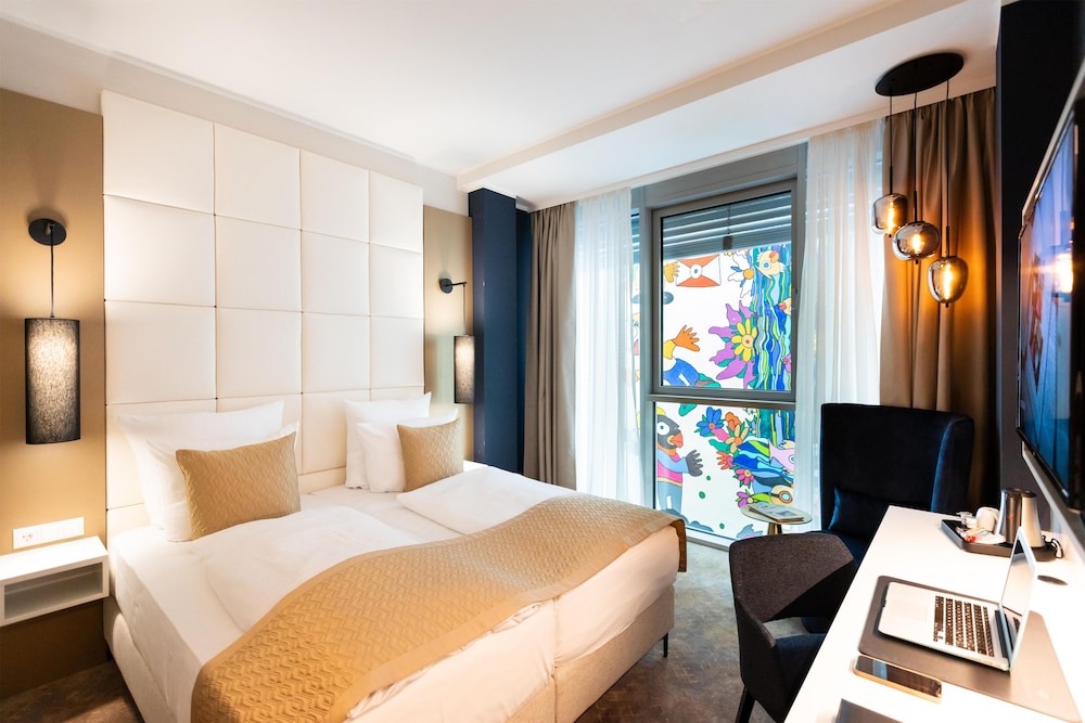 Standard, Single Bed, Atrium View