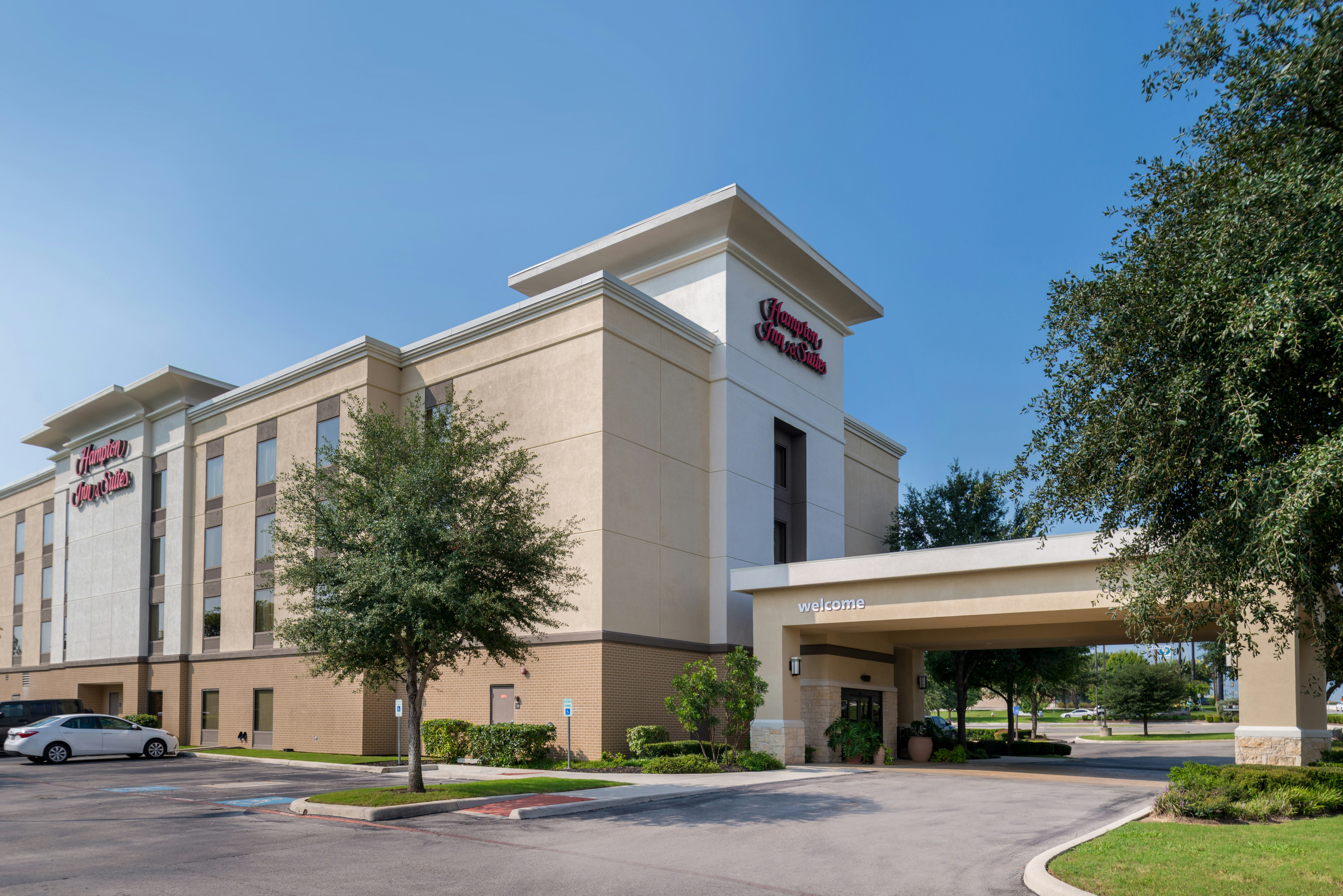 Hampton Inn and Suites Schertz 39/40