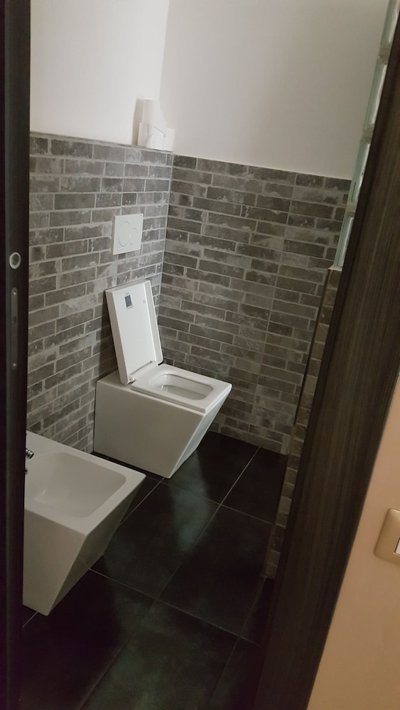 Candia Rooms 20/21
