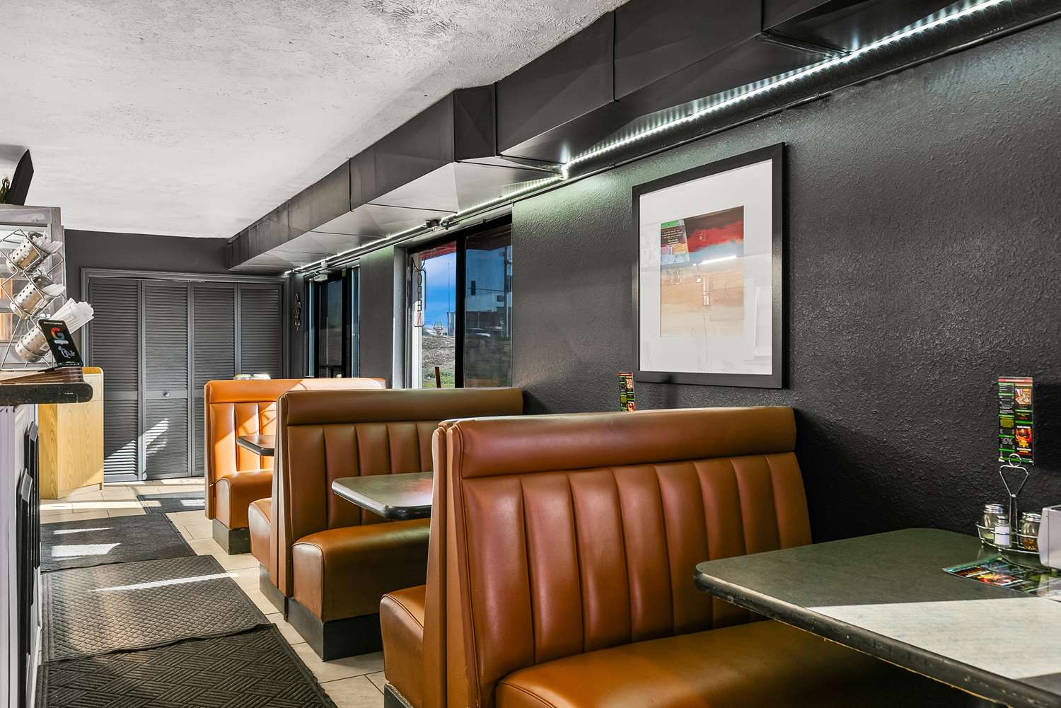 Americas Best Value Inn Lincoln Airport 9/32