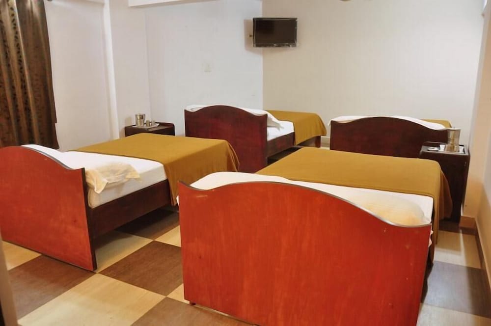 Hotel Holiday Break 3/11