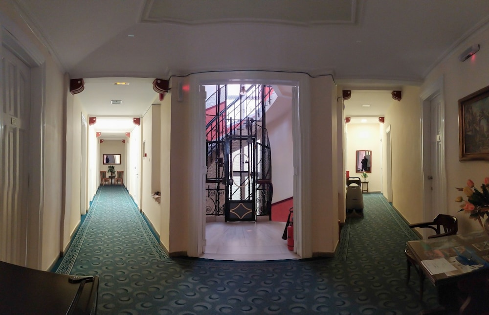 Cecil Hotel 48/70