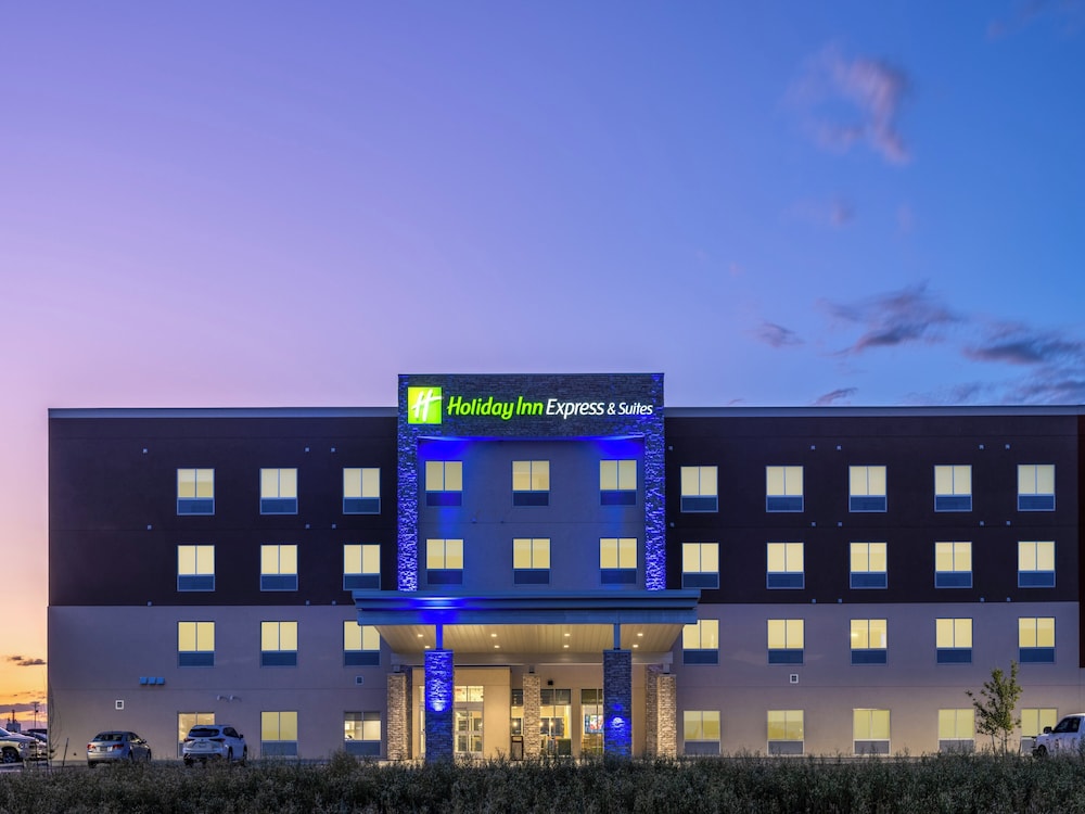 Holiday Inn Express and Suites Watertown 2/74