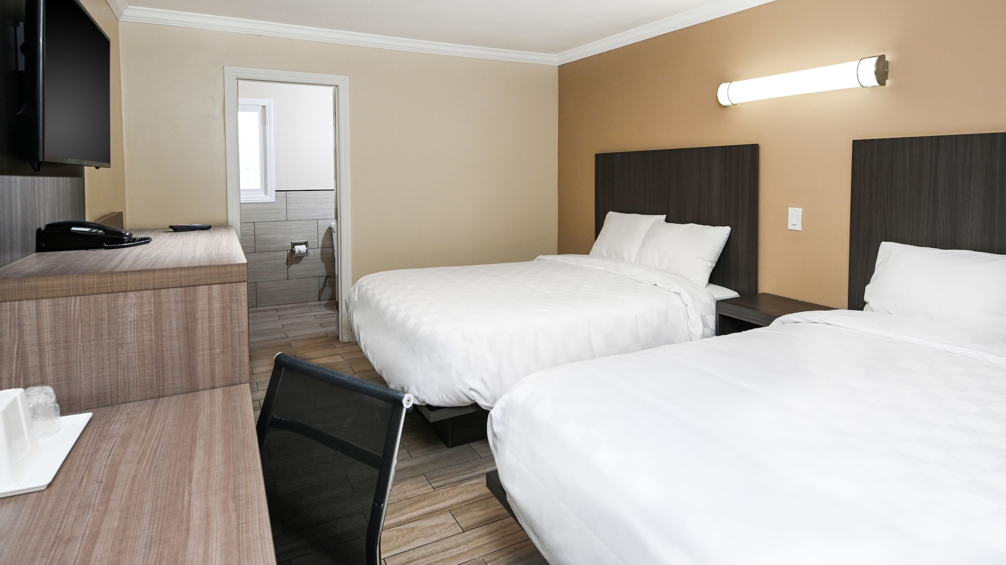 DELUXE, 2 QUEEN BEDS
