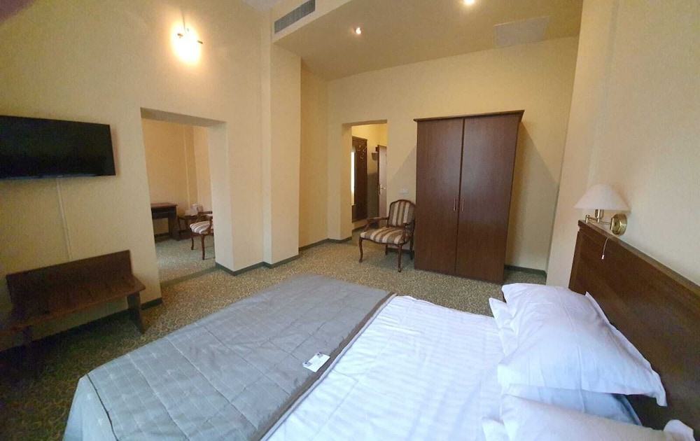 Hotel Central Ploiesti 15/69