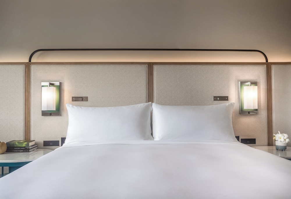 جناح بسرير كينج بغرفة نوم واحدة، Crowne Plaza Resort Guam 3/3