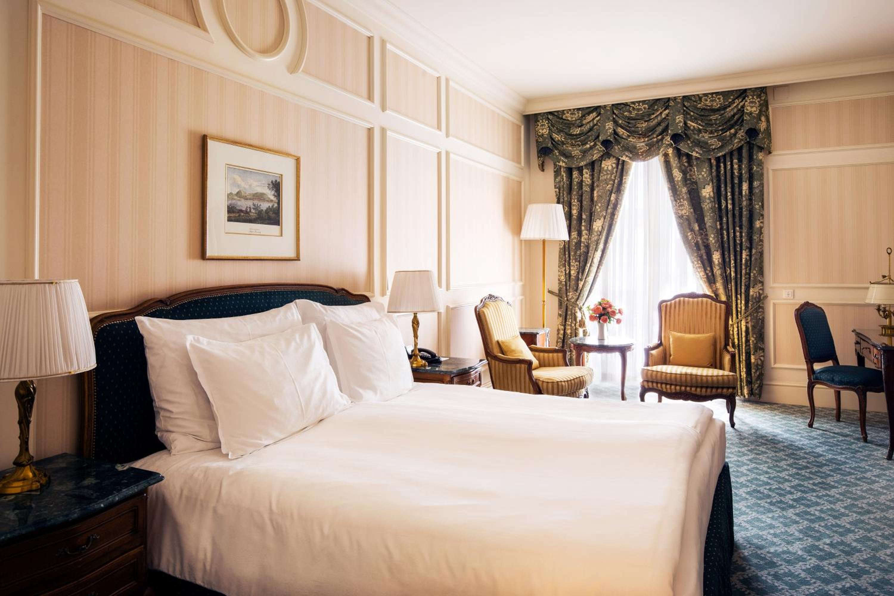 Premium, King Bed, Boulevard View