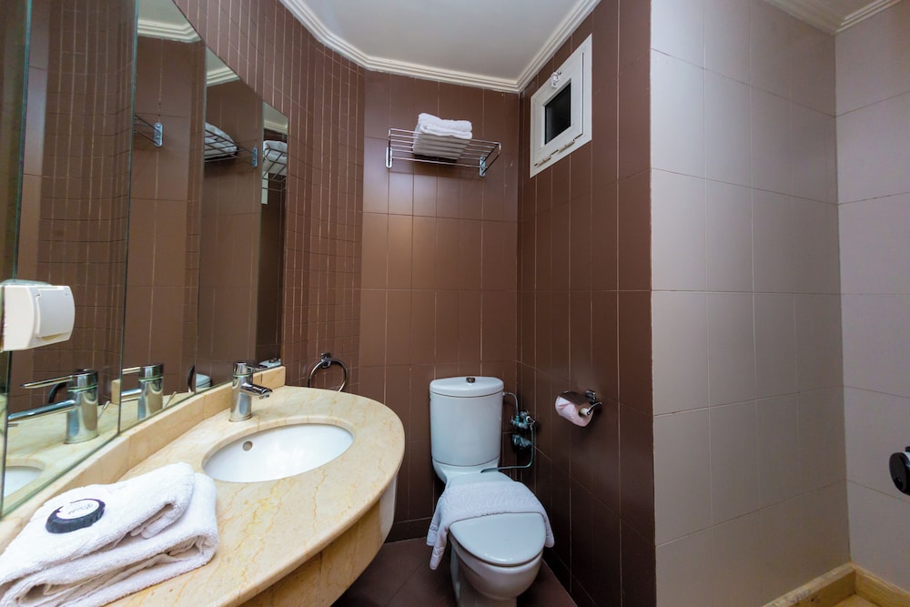 Malak Hotel 25/28