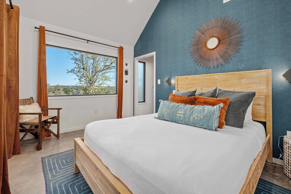 Cabin, Queen Bed, Breeze View, Sofa, Hot Tub
