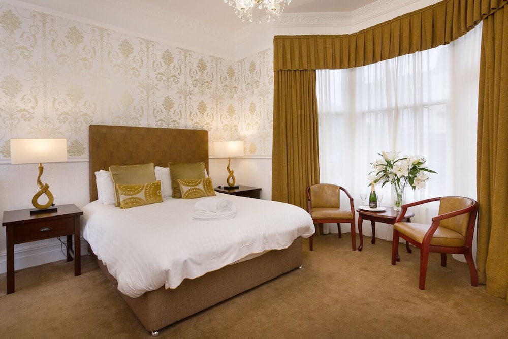 Lincoln House Hotel 8/67