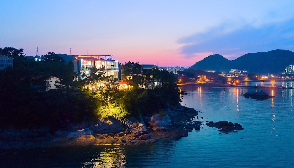 Tongyeong Honey Spa Pension 44/50