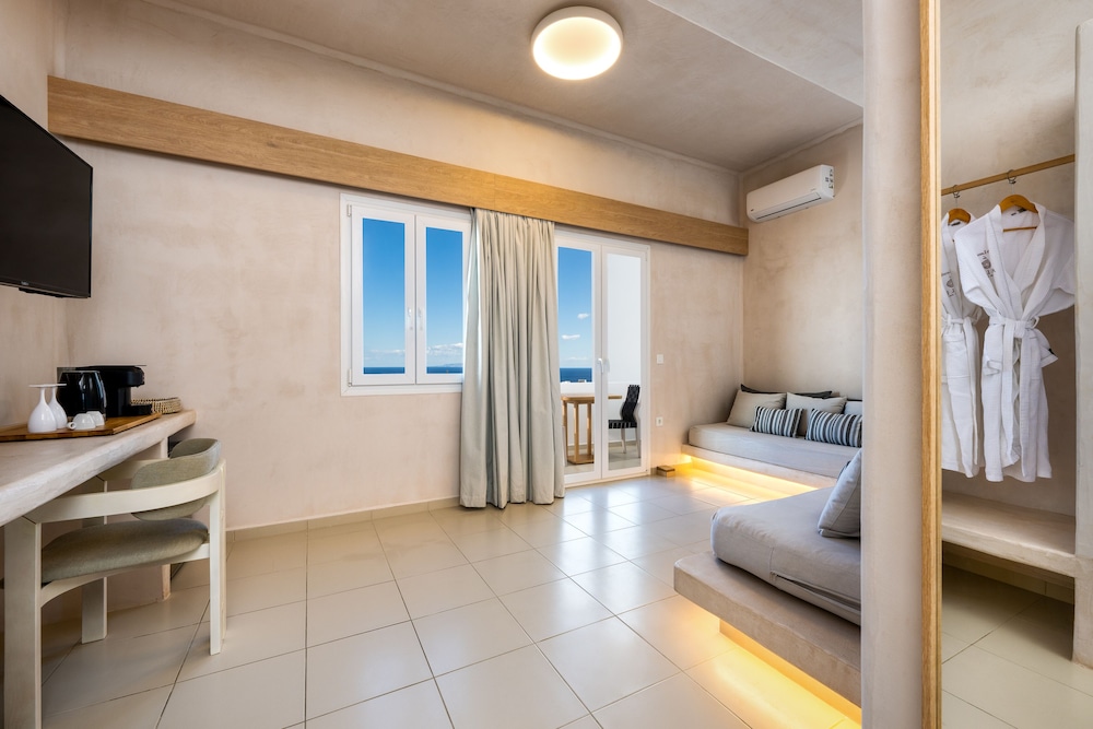 Aelia Luxury Suites 26/50