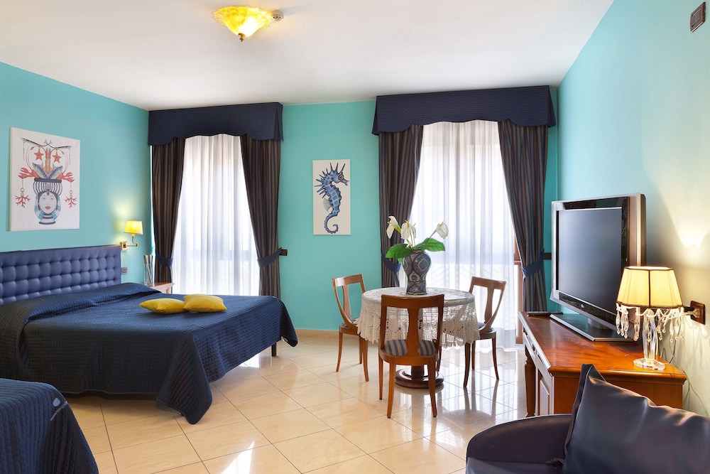 Ulisse Deluxe Hostel 37/42
