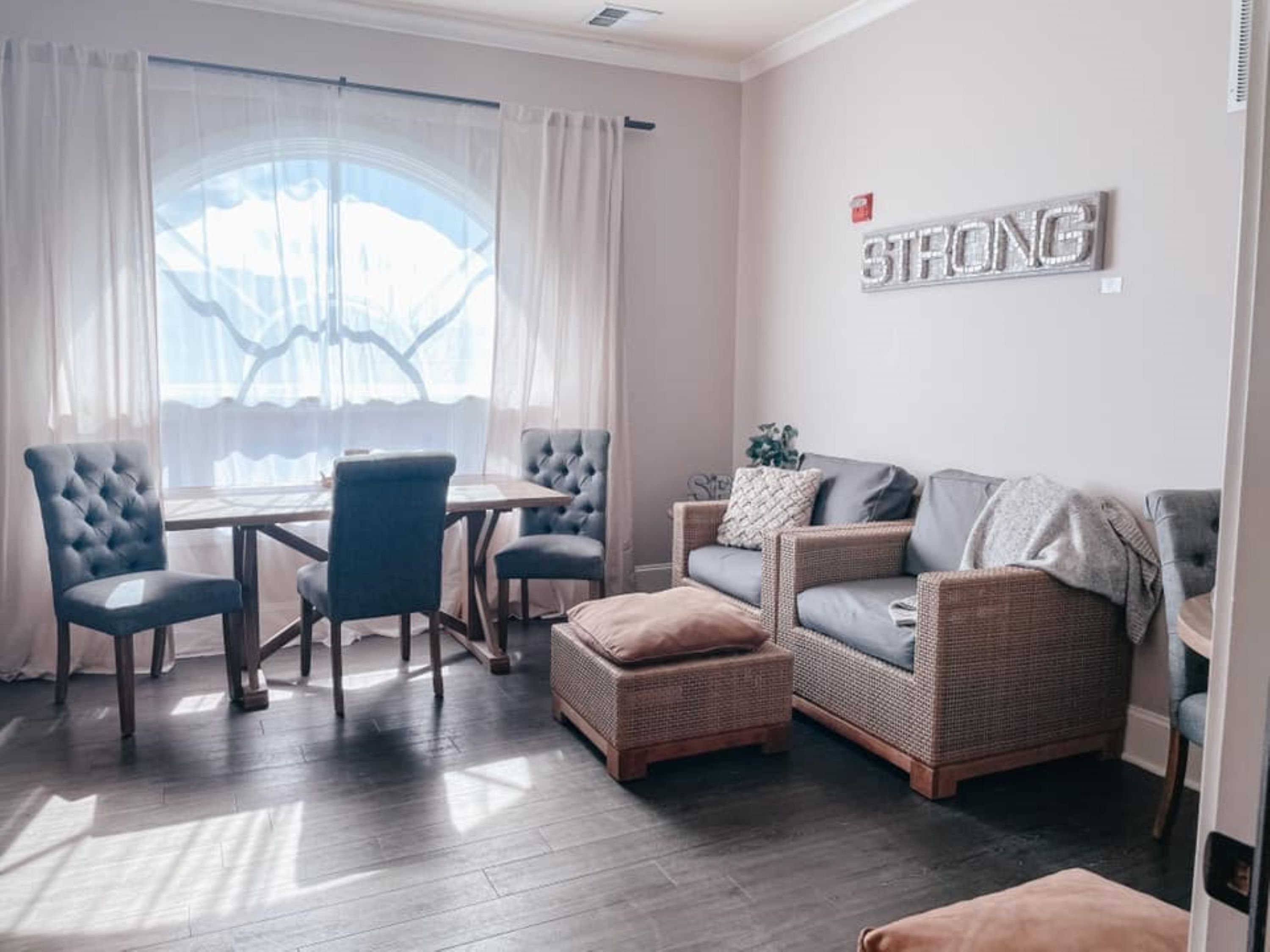 Majestic Inn & Spa 58/80